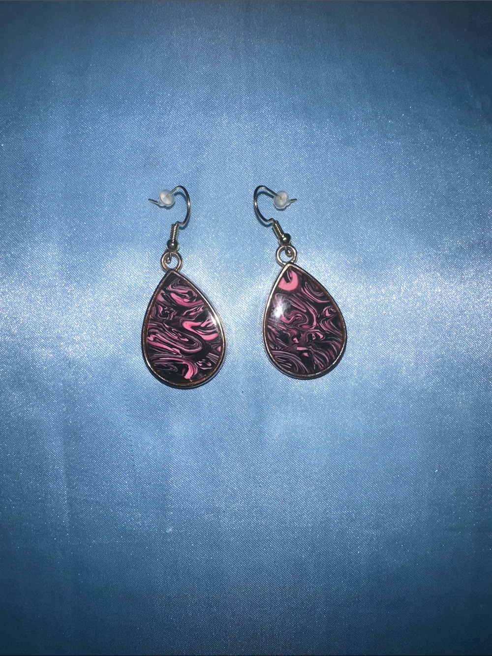 Marbled Teardrop Dangle Earrings in Black and Pink